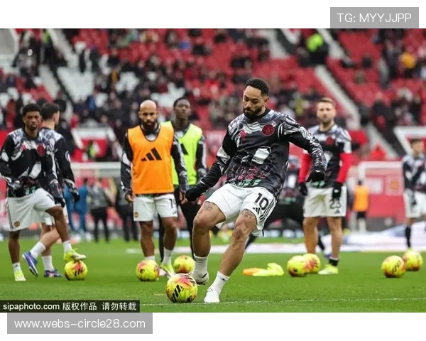 罗梅罗红牌瞬间：热刺中卫鲁莽踩踏自毁长城