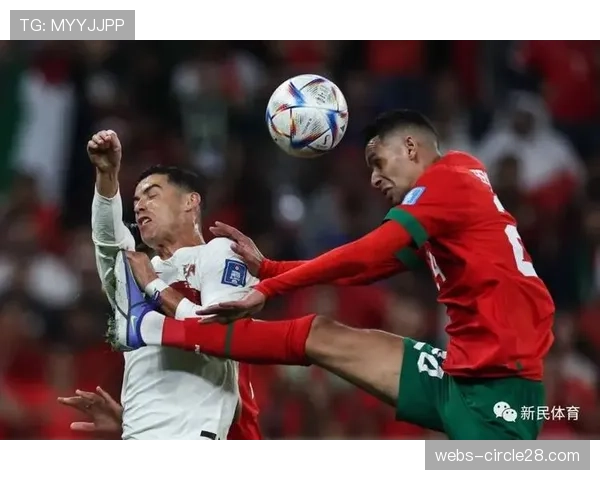 特写：终场哨响，错失单刀的昂热前锋掩面跪地